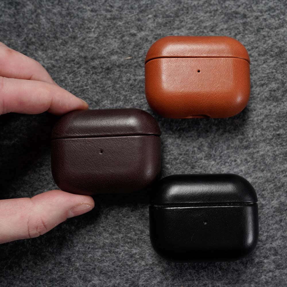 Leather AirPods (4th Generation) Case - Black - Image 5